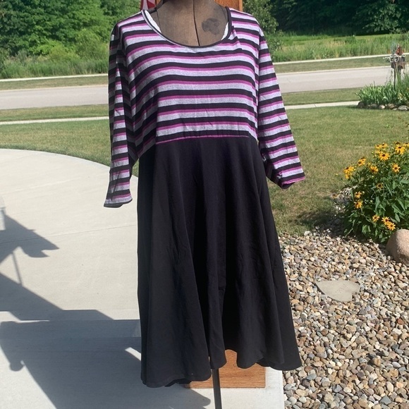 Torrid dress size 3 striped pink and grey black top with full black skirt spin - Picture 1 of 9